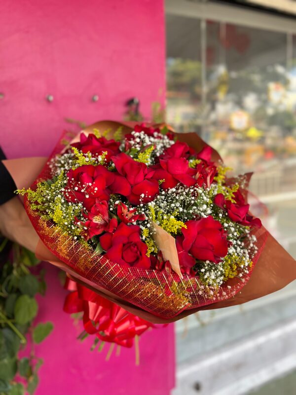 Buquê de Rosas Vermelhas Tradicional - 12 Rosas - Image 9