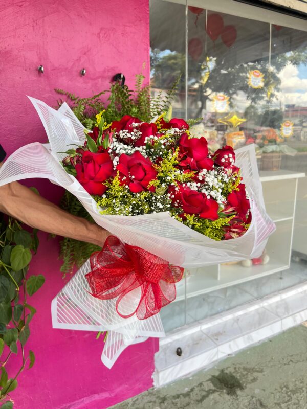 Buquê de Rosas Vermelhas Tradicional - 12 Rosas - Image 8