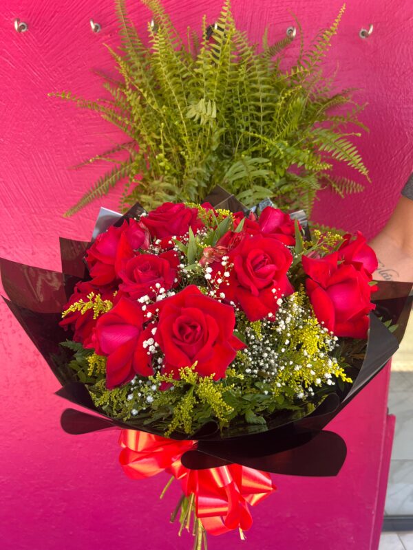 Buquê de Rosas Vermelhas Tradicional - 12 Rosas - Image 4