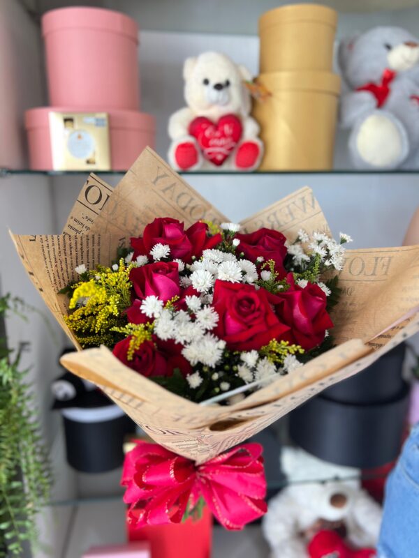 Buquê de Rosas Vermelhas Tradicional - 6 Rosas - Image 7