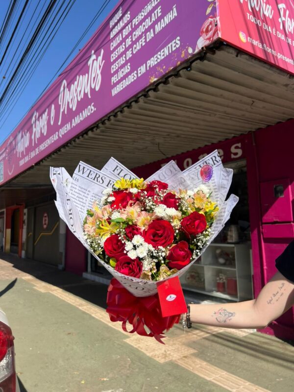 Buquê de Rosas Vermelhas Tradicional - 12 Rosas - Imagem 3