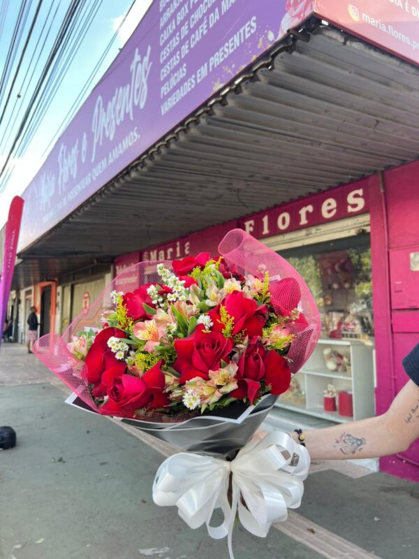 Buquê de Rosas Vermelhas Tradicional - 12 Rosas - Imagem 5