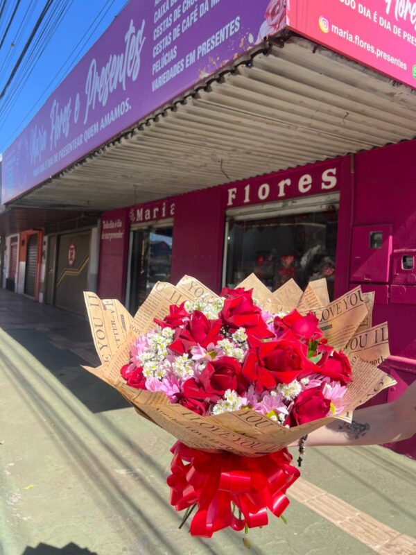 Buquê de Rosas Vermelhas Tradicional - 12 Rosas - Imagem 10