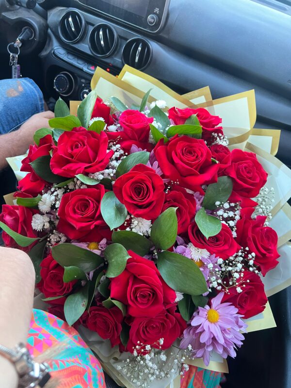 Buquê de Rosas Vermelhas Tradicional - 20 Rosas - Imagem 3