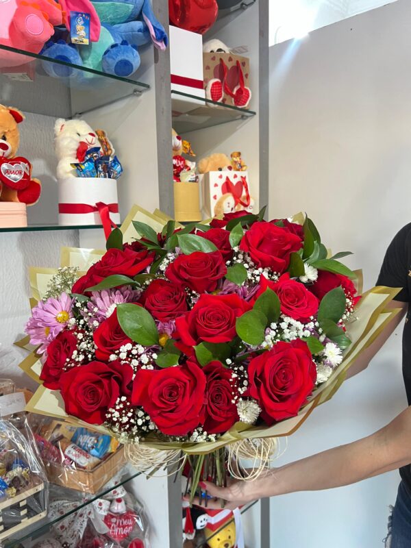 Buquê de Rosas Vermelhas Tradicional - 20 Rosas - Imagem 2