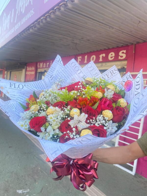 Buquê de 20 Rosas com Ferrero Rocher - Imagem 2