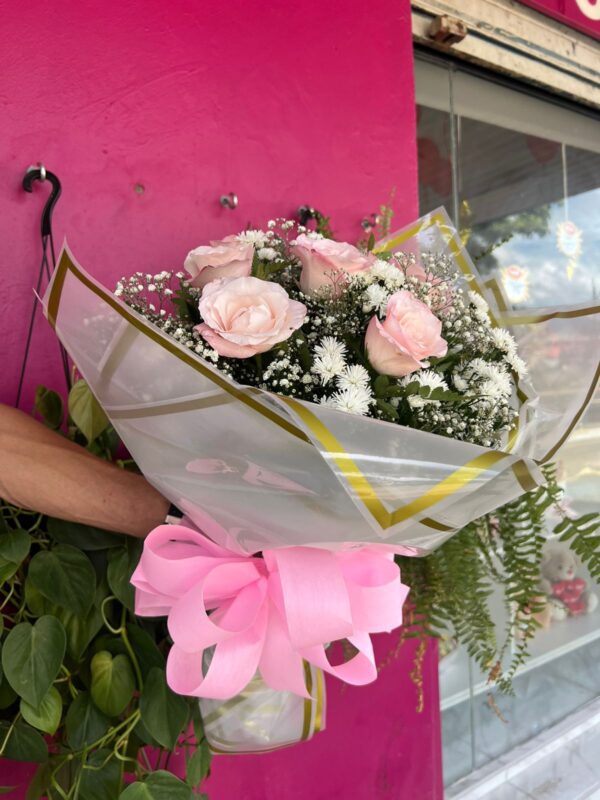 Buquê com 12 Rosas Vânia