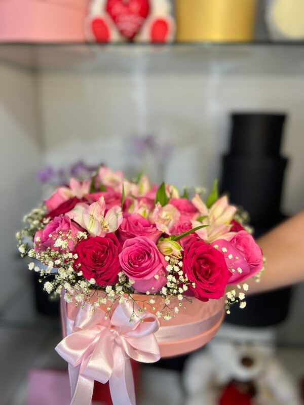 Box com Arranjos Florais Delicados – Do Seu Jeito, Com Todo Carinho - Image 3