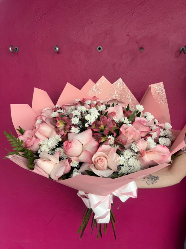 Buquê Especial com 20 Rosas Rosadas - Image 2