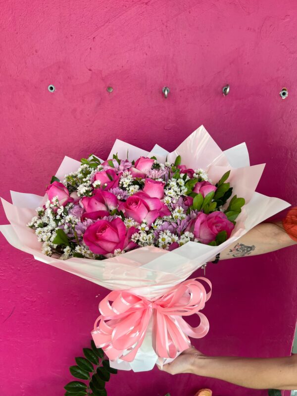 Buquê Tradicional com 12 Rosas Pink