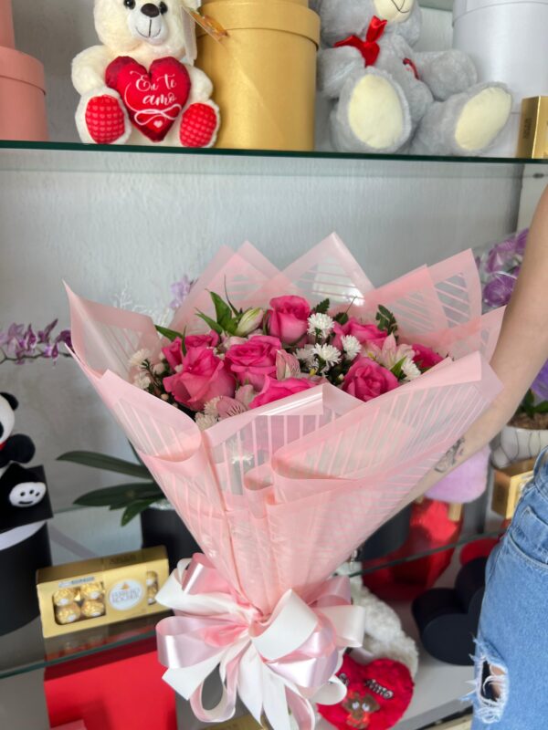 Buquê Tradicional com 12 Rosas Pink