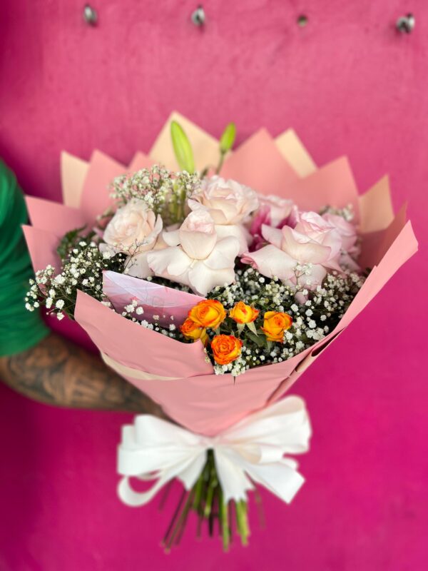 Buquê Tradicional com 6 Rosas Rosadas