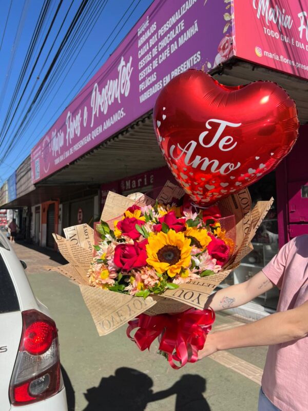 Buquê Tradicional – 06 Rosas Vermelhas e 06 Girassóis - Imagem 7