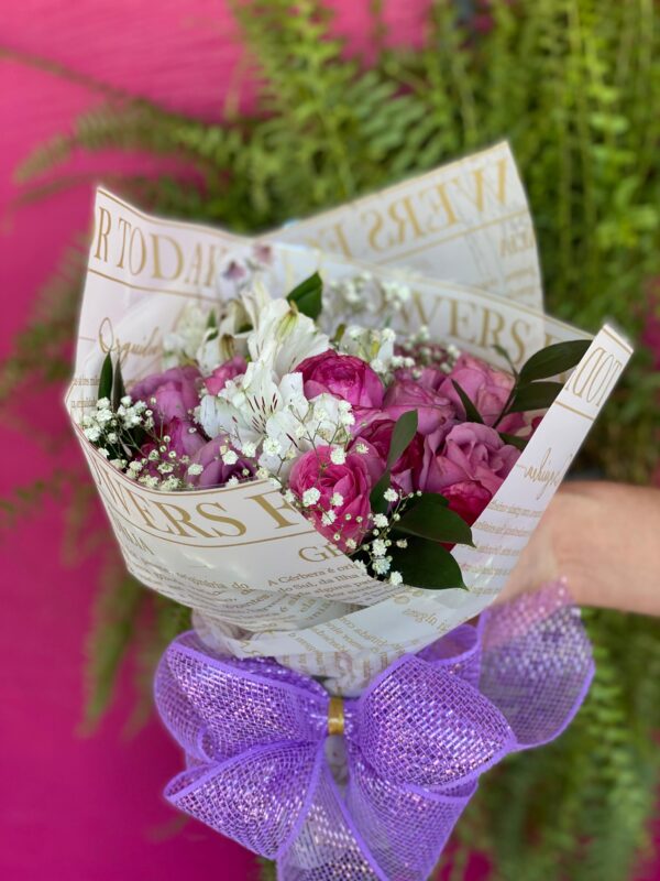 Mini Buquê Sofisticado – 20 Rosas Delicadas - Image 2