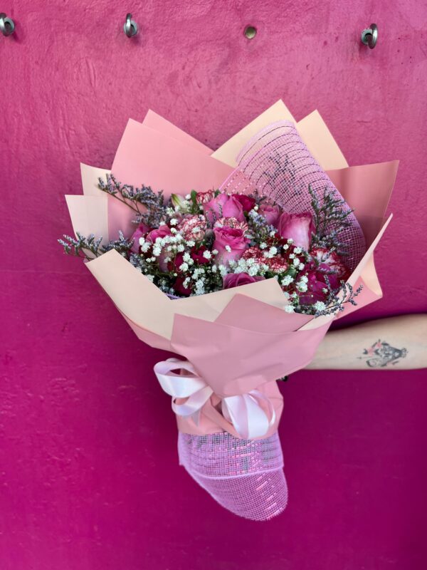 Mini Buquê Sofisticado – 20 Rosas Delicadas