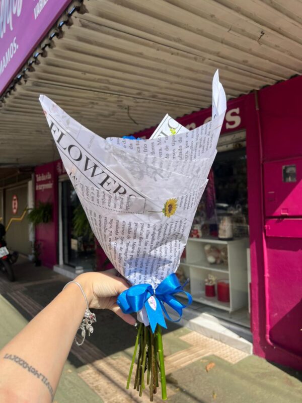Rosas Azuis + Toque Tropical 💙🌺 - Imagem 3