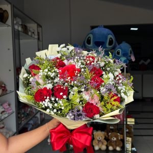 Buquê Clássico de 12 Rosas — Amor Eterno
