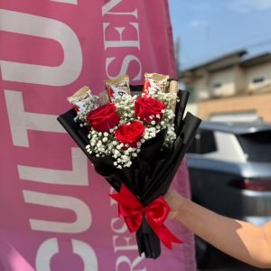 Buquê Coreano de 3 Rosas Vermelhas com Chocolates