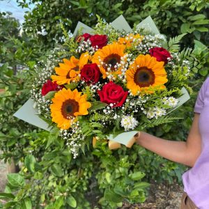 Buquê Mix de Girassóis e Rosas vermelhas