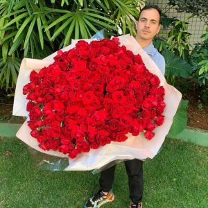 Buquê de Rosas Vermelhas Especial - 200 Rosas