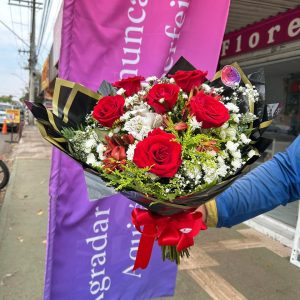 Buquê de Rosas Vermelhas Tradicional - 6 Rosas 4