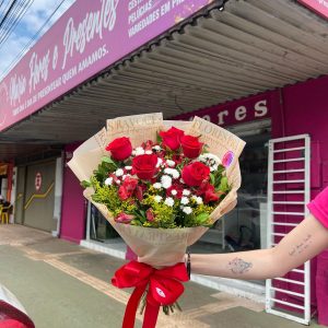 Buquê de Rosas Vermelhas Tradicional – 6 Rosas