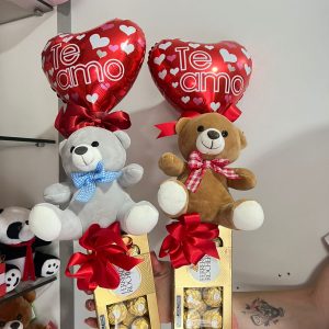 Ferrero Rocher + pelúcia fofinha + balão metalizado “Te Amo”