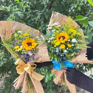 Buquê de girassol unitário premium com flores complementares e embalagem rústica para presente em Goiânia